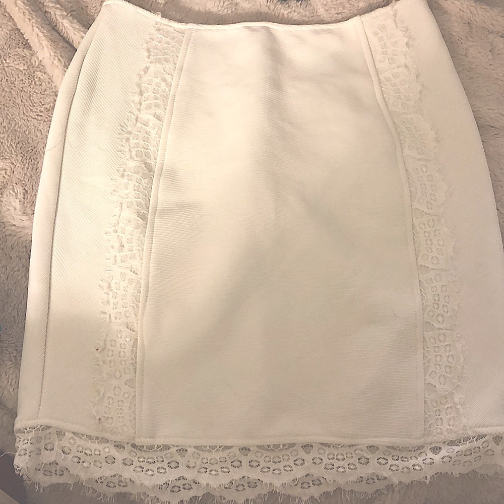White skirt with lace